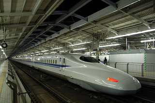 Illustration for article titled Japan's Type N700 Bullet Train Almost Half as Fast as an Airplane